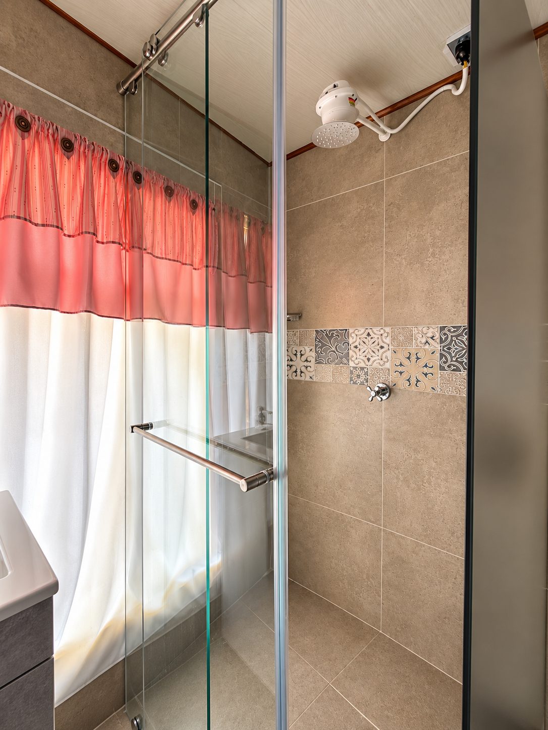 Ducha del baño privado de la Habitación 3